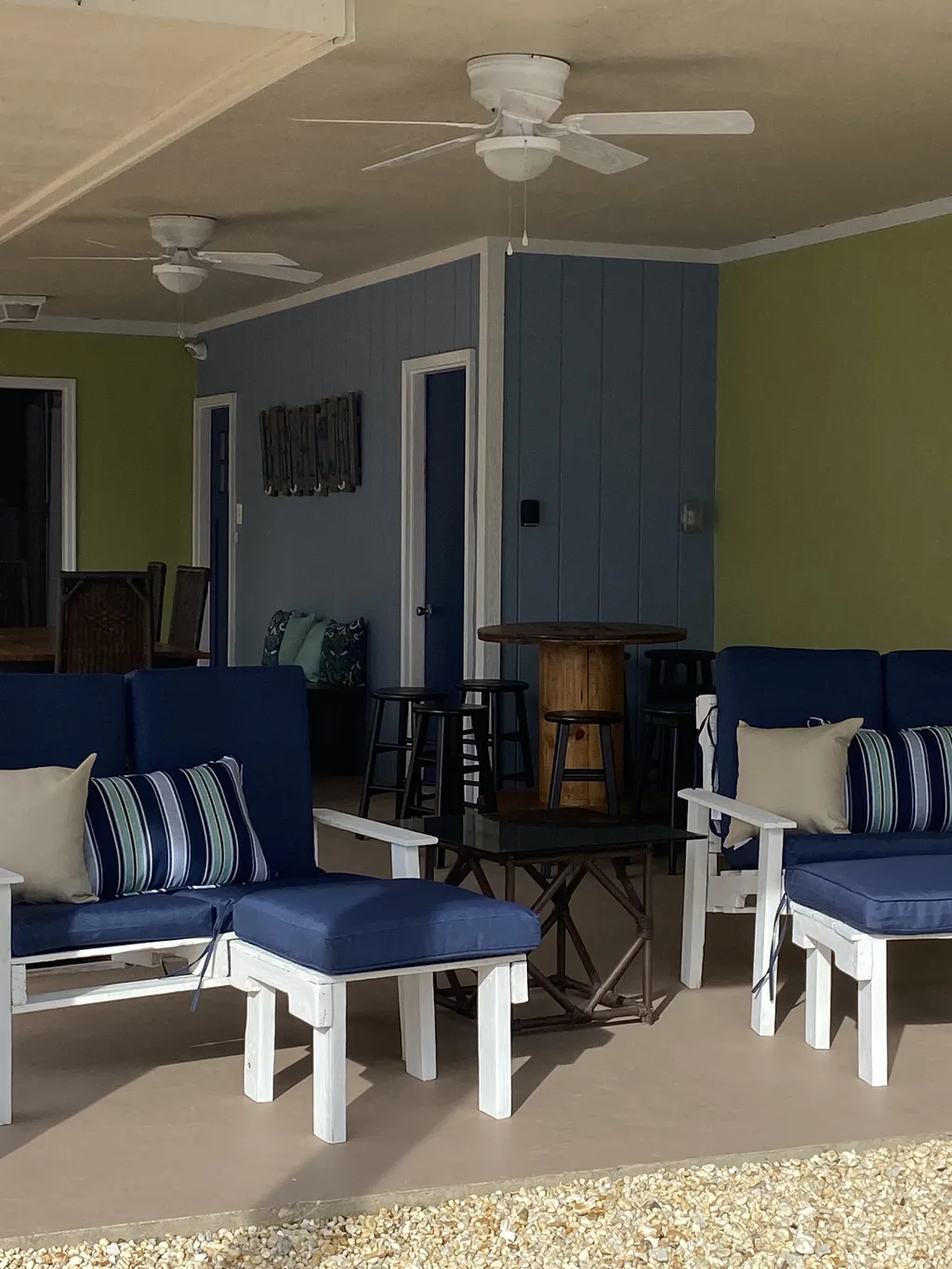 Covered patio with plenty of space