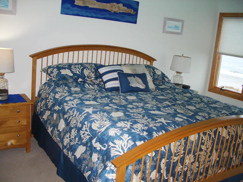 King bed, oceanside