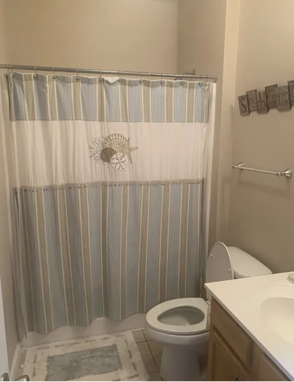 hallway bath (3rd bathroom)