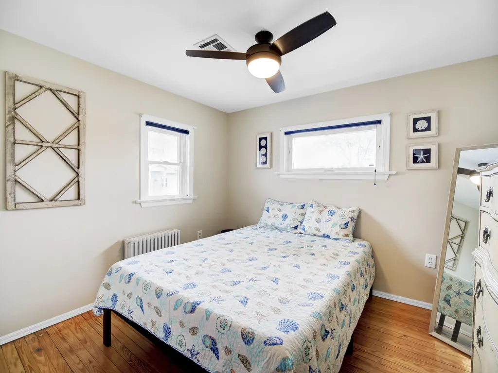 Queen bed in master