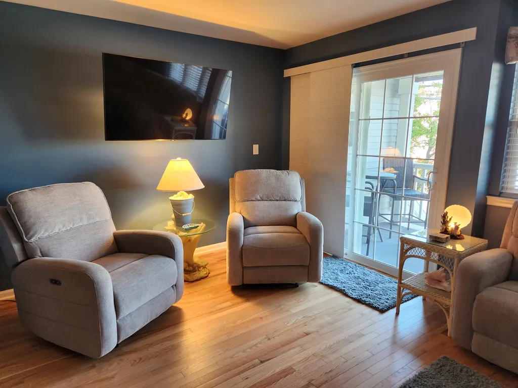 Living Room w/2 recliners