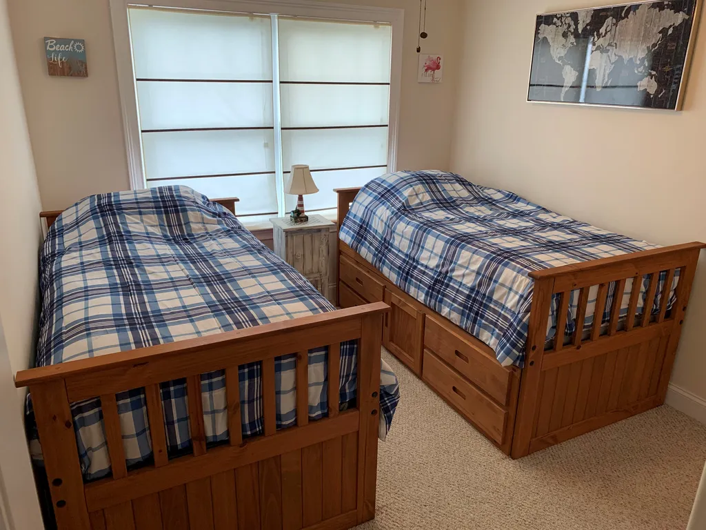 Twin bedroom