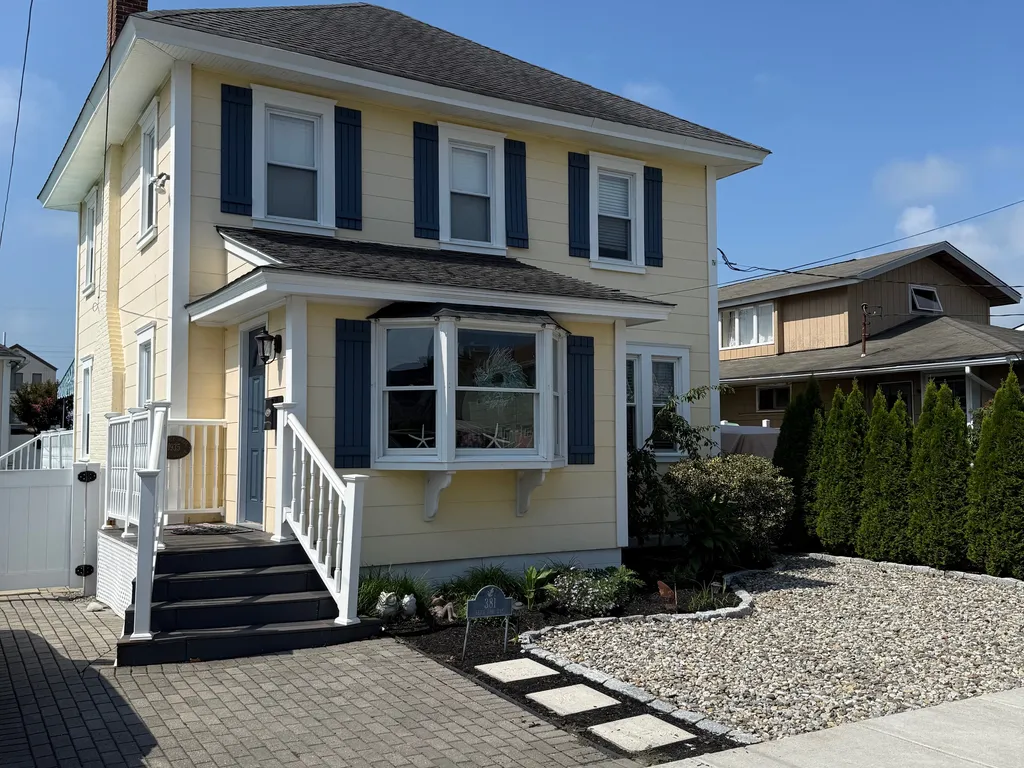 Main House w/ 2 Parking Spaces