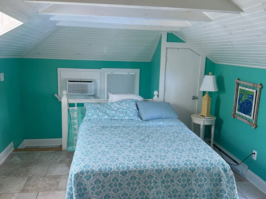 Guest House Upstairs Queen