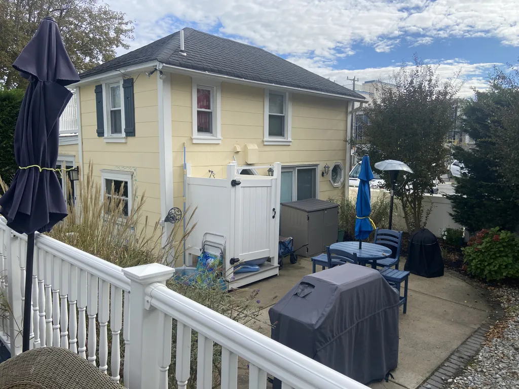   Guest House &amp;amp; Side Patio