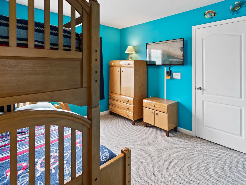 ❤️You will love the bunk bedroom! This is not your normal bunk bed, no expense was spared on finding the largest and best bunk bed money can buy! You can comfortably sleep three adults in this bed. Combined with extremely high-quality bed linens.