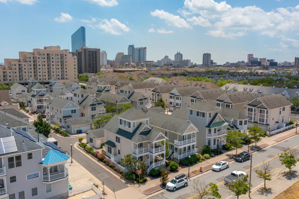 ❤️ You will LOVE the location, quiet and safe area but still very close to the beach/boardwalk, casinos, and all the fun!