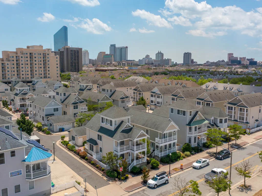 ❤️ You will LOVE the location, quiet and safe area but still very close to the beach/boardwalk, casinos, and all the fun!