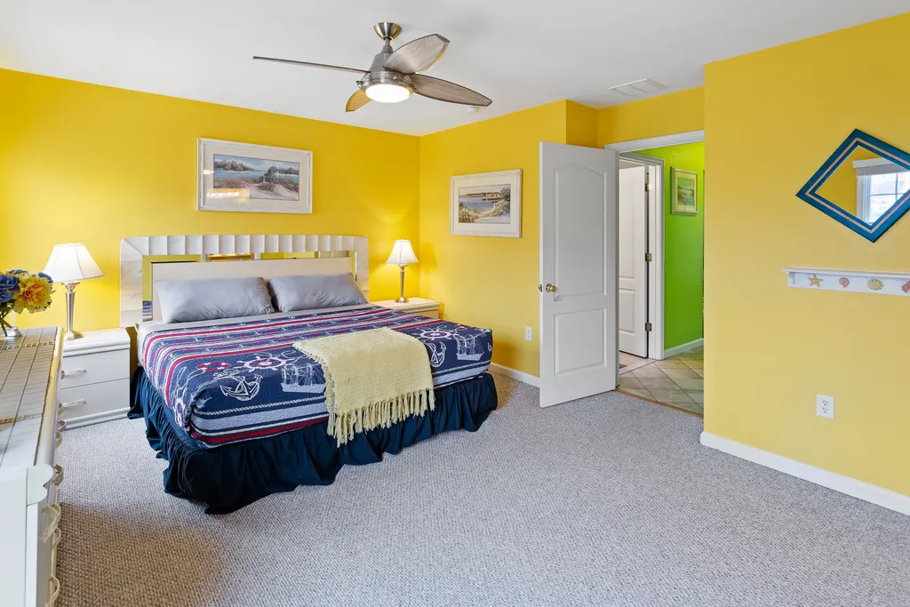 ❤️After a fun day get a Great Nights Rest in your large and comfortable master bedroom! Use the great En-Suite with your own walk-in-shower. No expense was spared in ensuing you can enjoy a high quality King Size mattress and very soft bed linens. 