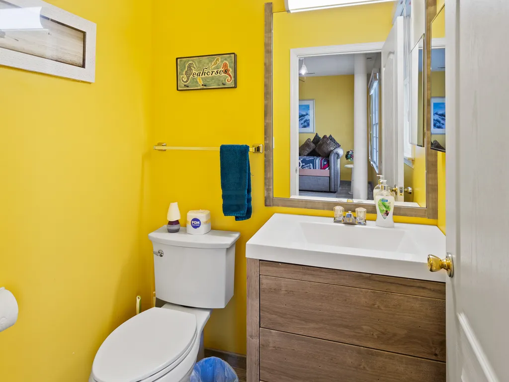❤️Many reviews note how much they LOVE having three Bathrooms! The bathroom is decorated with fun Beach themed decorations and is always immaculately clean! All towels are fresh and clean and provided by us! WOW!