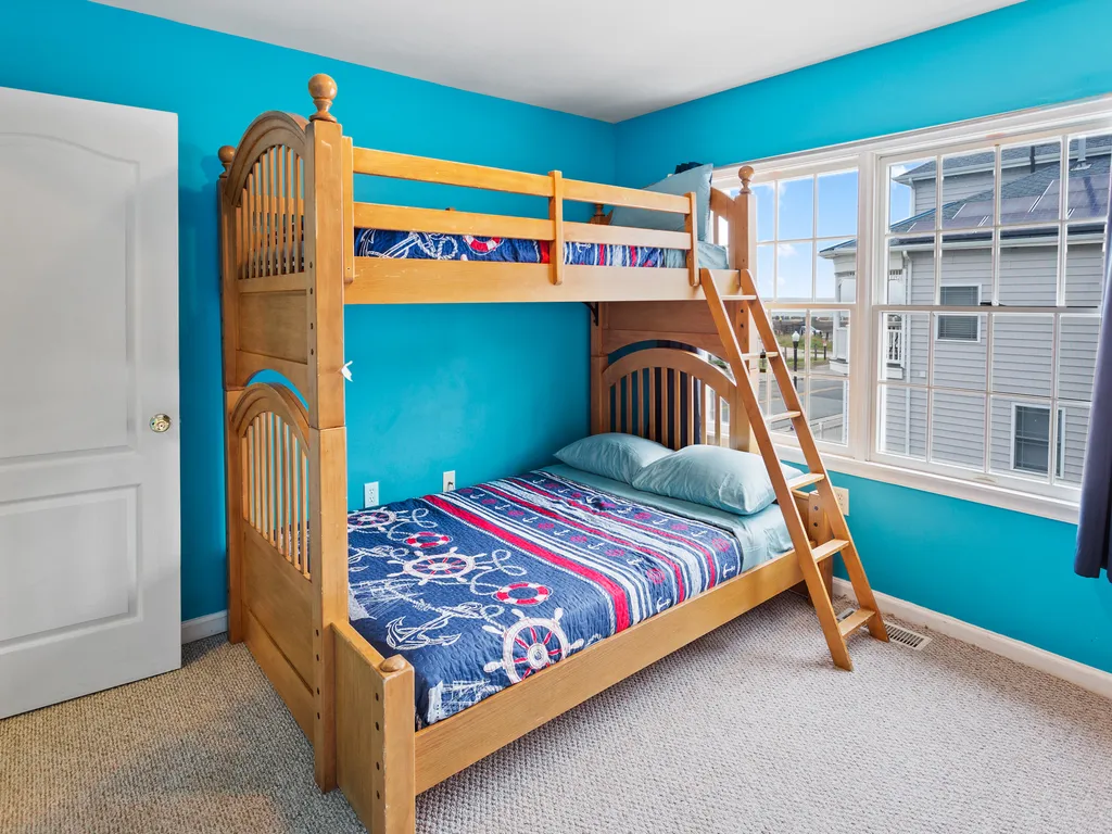❤️You will love the bunk bedroom! This is not your normal bunk bed, no expense was spared on finding the largest and best bunk bed money can buy! You can comfortably sleep three adults in this bed. Combined with extremely high-quality bed linens.