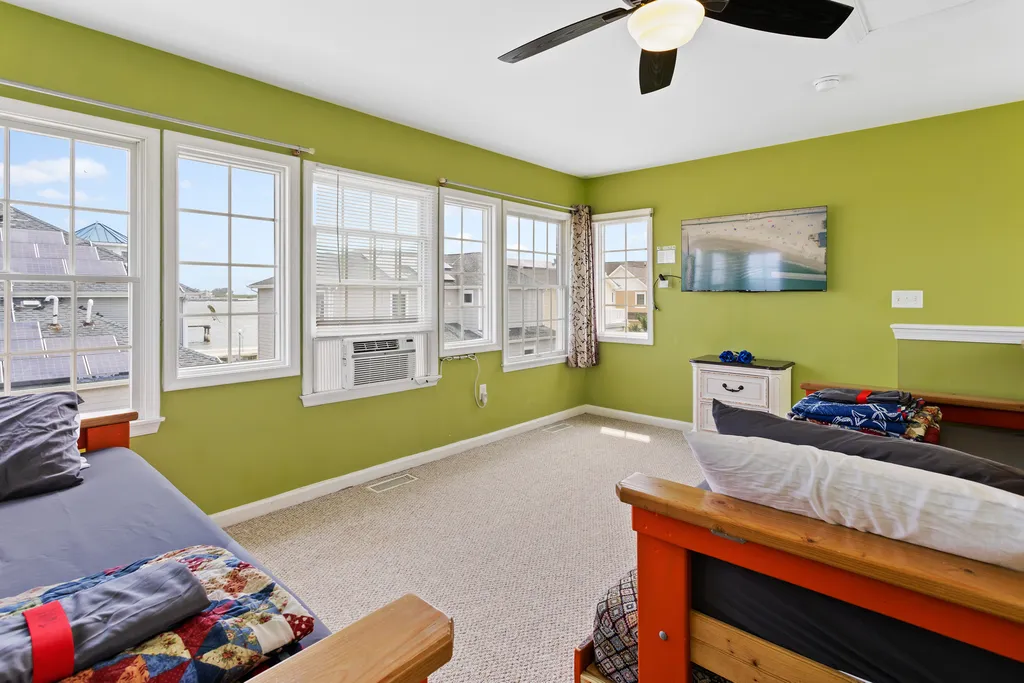 ❤️You will feel like royalty in your THIRD FLOOR loft! Not too many homes have three stories but the Lucky Beach House does!! The bird eye views from this location of the ocean and inlet are incredible, you will not forget it! 