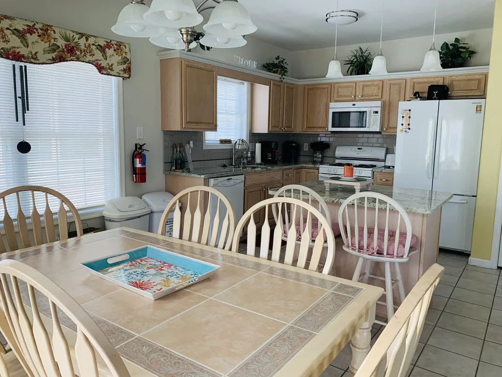 Dining/Kitchen