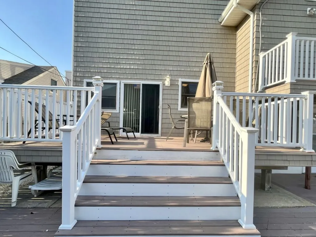 deck off kitchen to yard