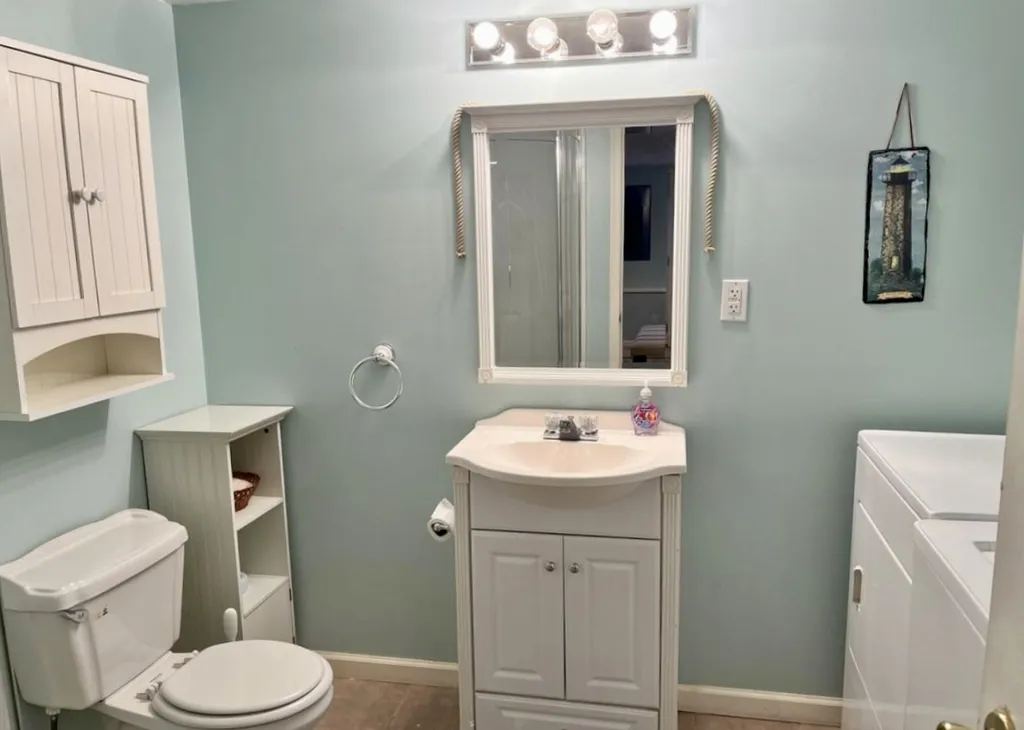 bathroom/laundry room ground level family room