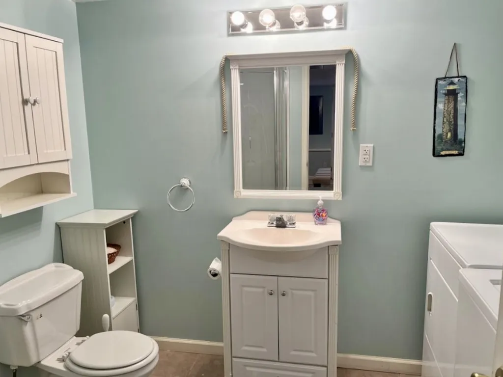 bathroom/laundry room ground level family room