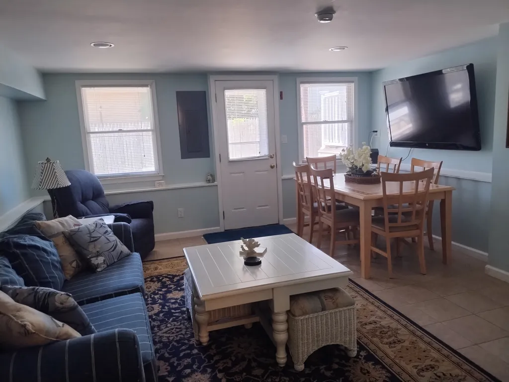 Ground level. Family room 