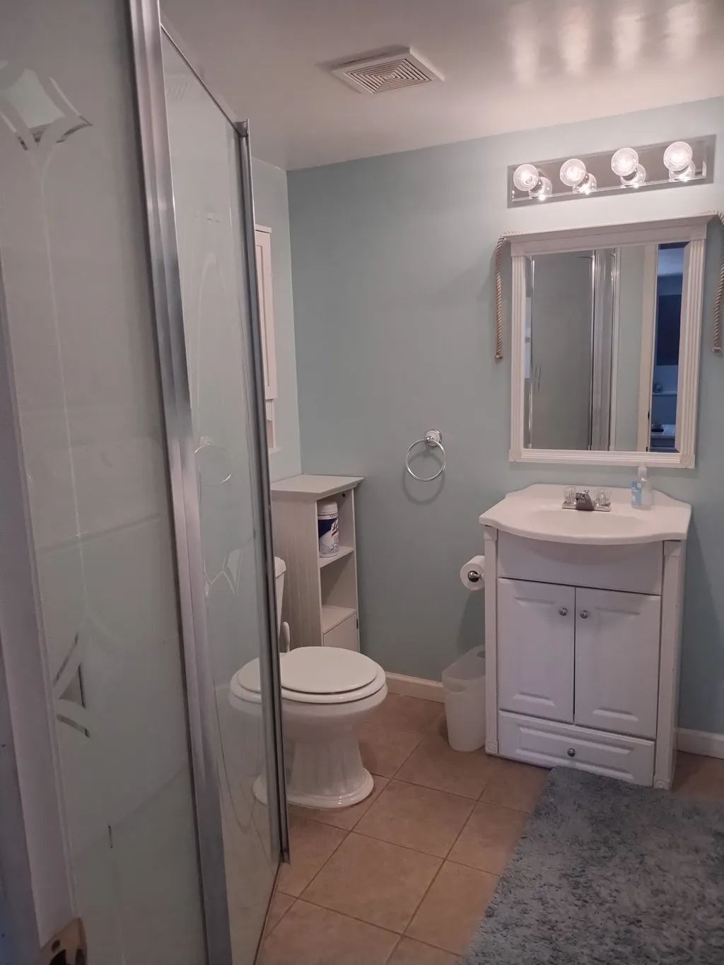 Ground level full bathroom 