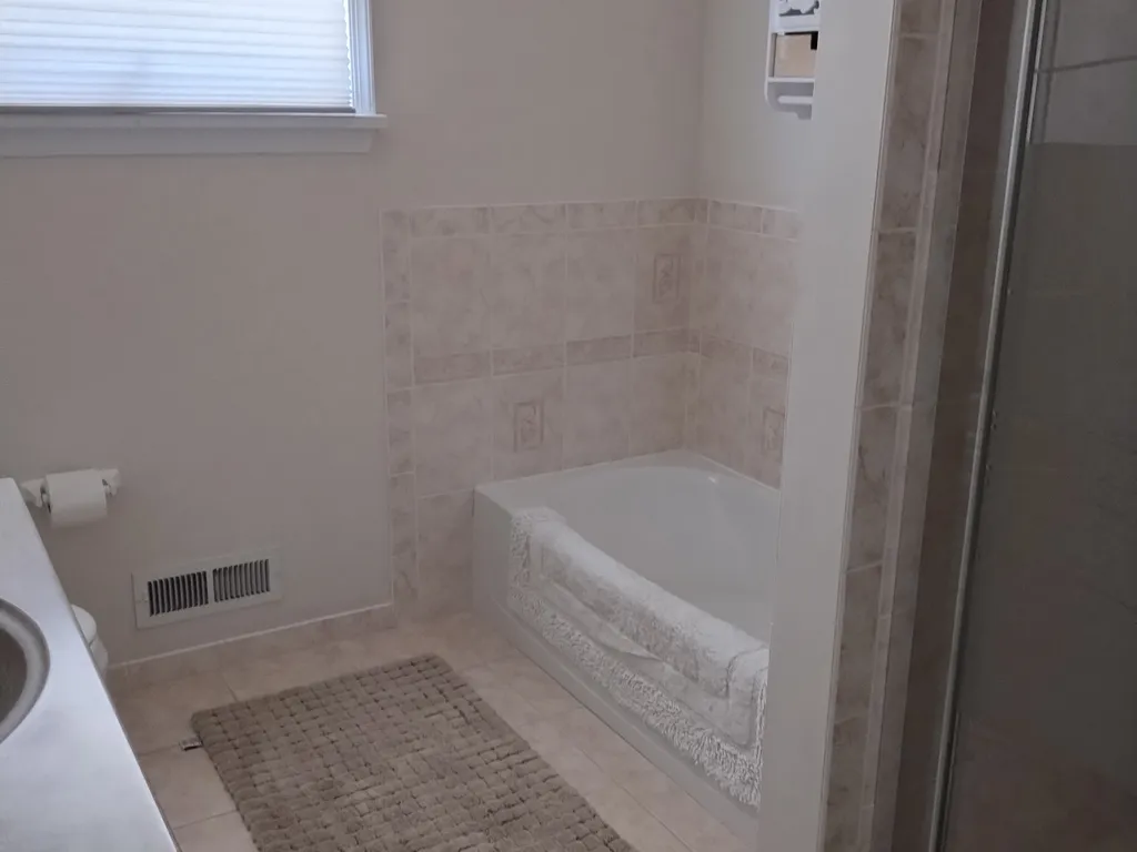 Full bathroom bedroom level