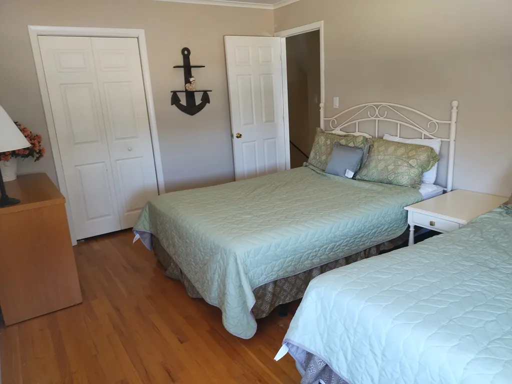 Bedroom 2 queen beds