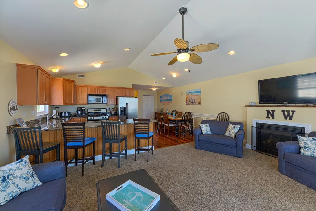 Living Room/Kitchen/Dining Rooms 