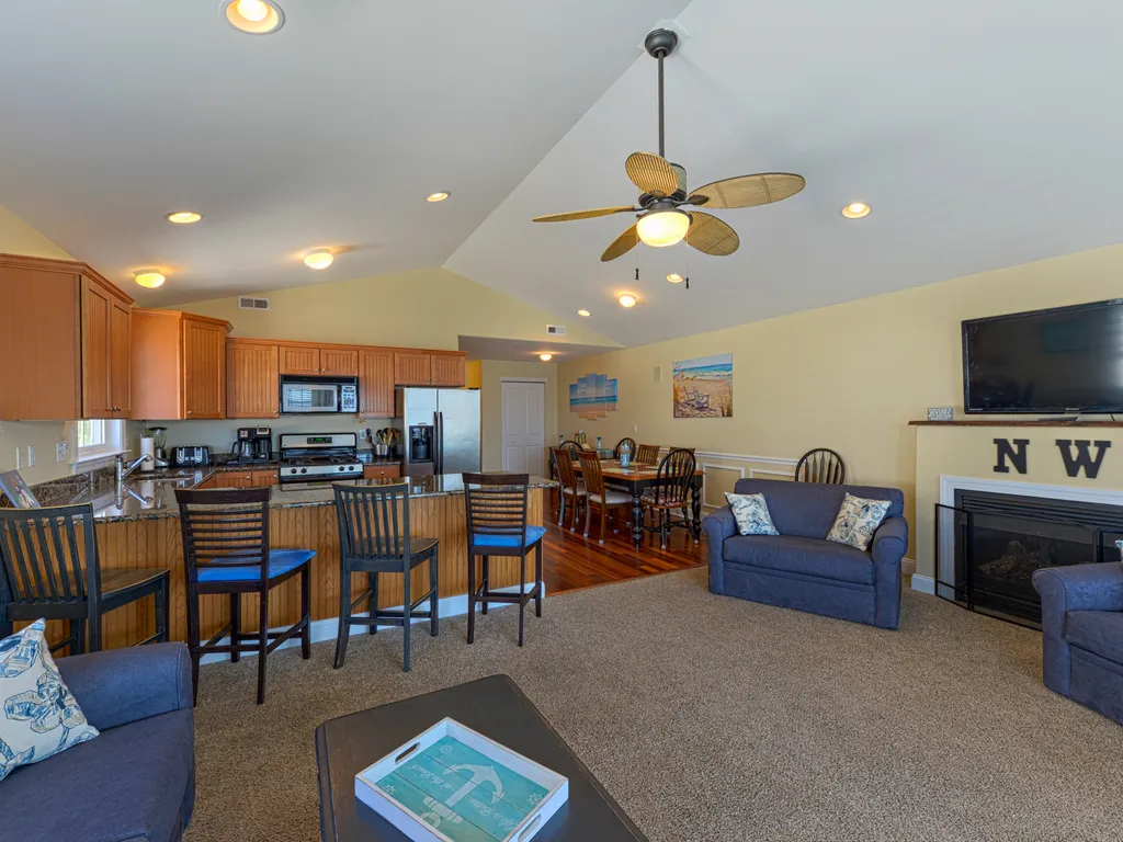Living Room/Kitchen/Dining Rooms 