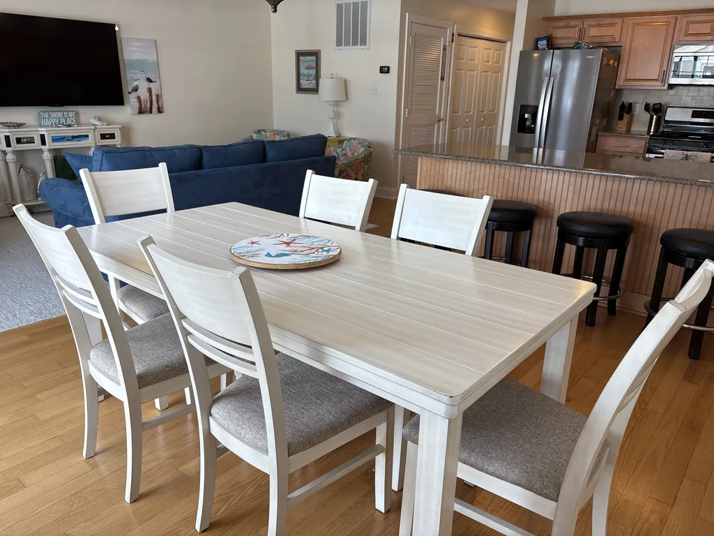 Dining Area Seats 8 with Bench