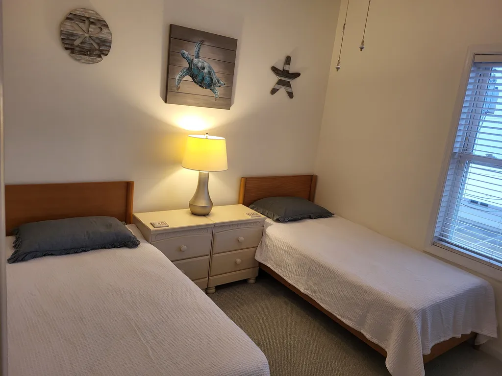 Twin Bedroom #2