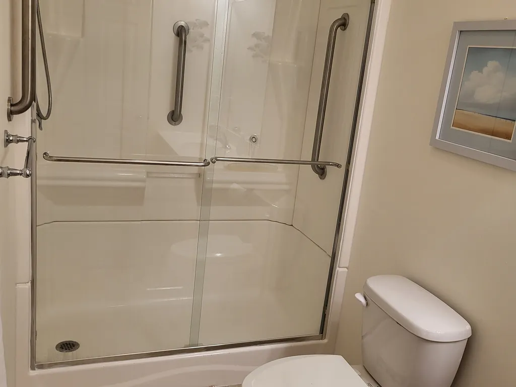 Junior Suite Full Bath