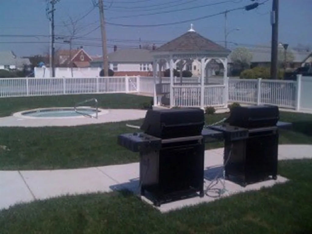 Outdoor BBQ Grills, Jacuzzi and more!