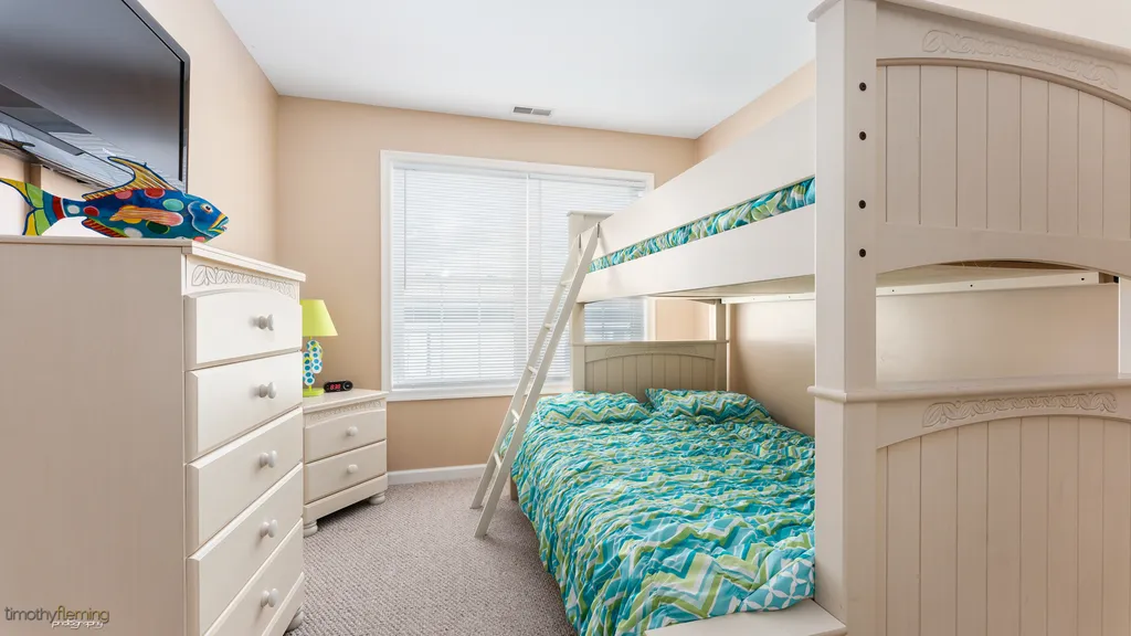 3rd Bedroom twin over full bunks