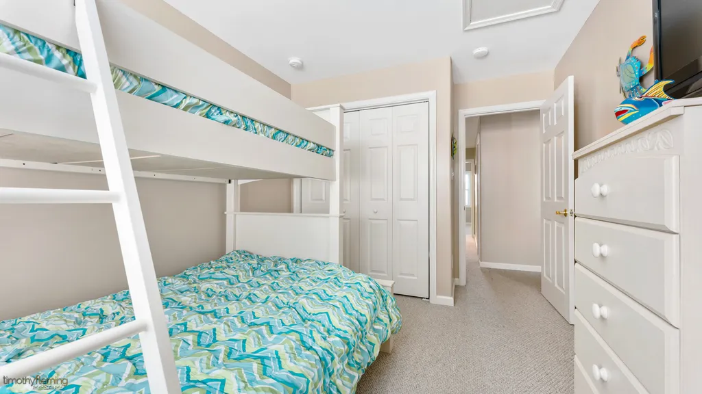 3rd Bedroom twin over full bunks