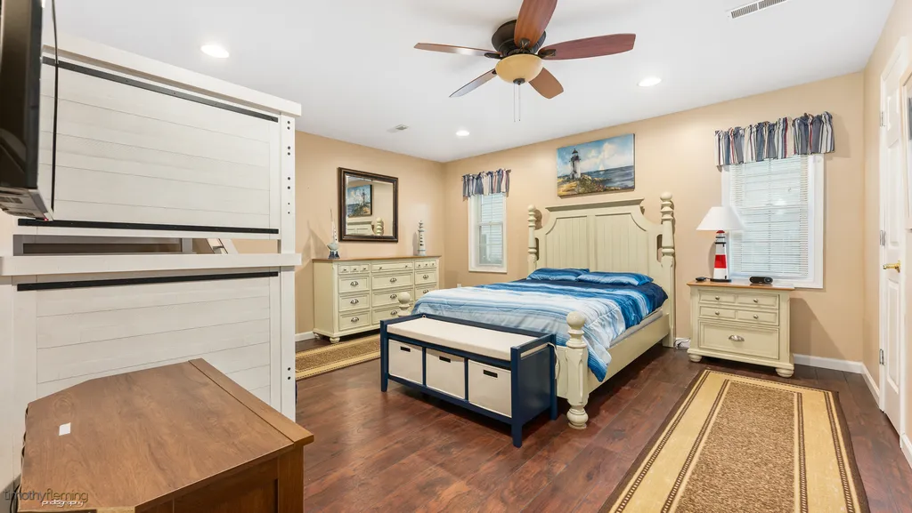 4th Bedroom Queen and twin bunks