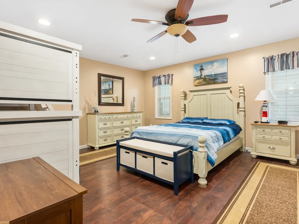 4th Bedroom Queen and twin bunks