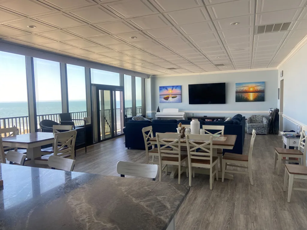 Dining Room (table expands to sit 8 + 4 at high top)
