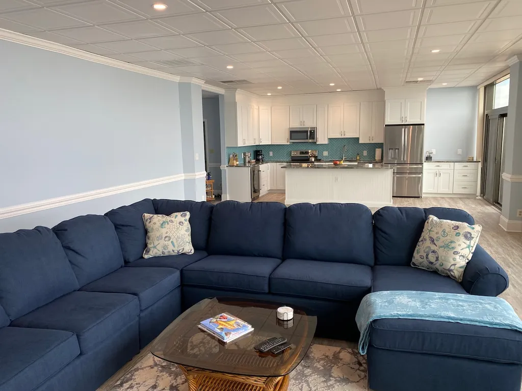 Living Room/Dining Room/Kitchen 7th Fl