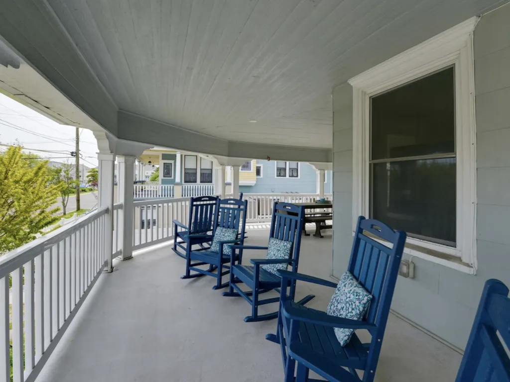 Sit back, relax, and watch the Wildwood world go by 