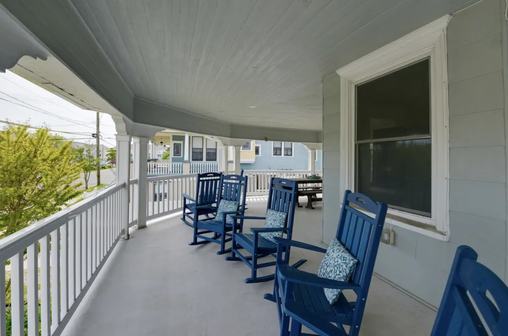 Sit back, relax, and watch the Wildwood world go by 