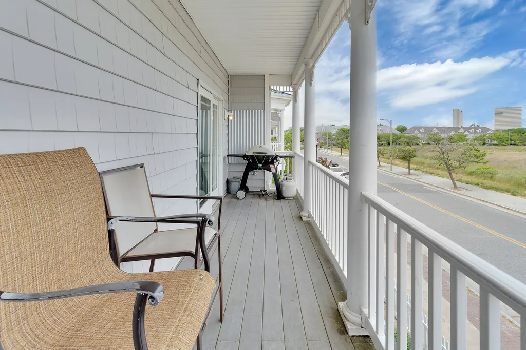❤️ Enjoy a Barbeque with family and friends on the outside Deck! 