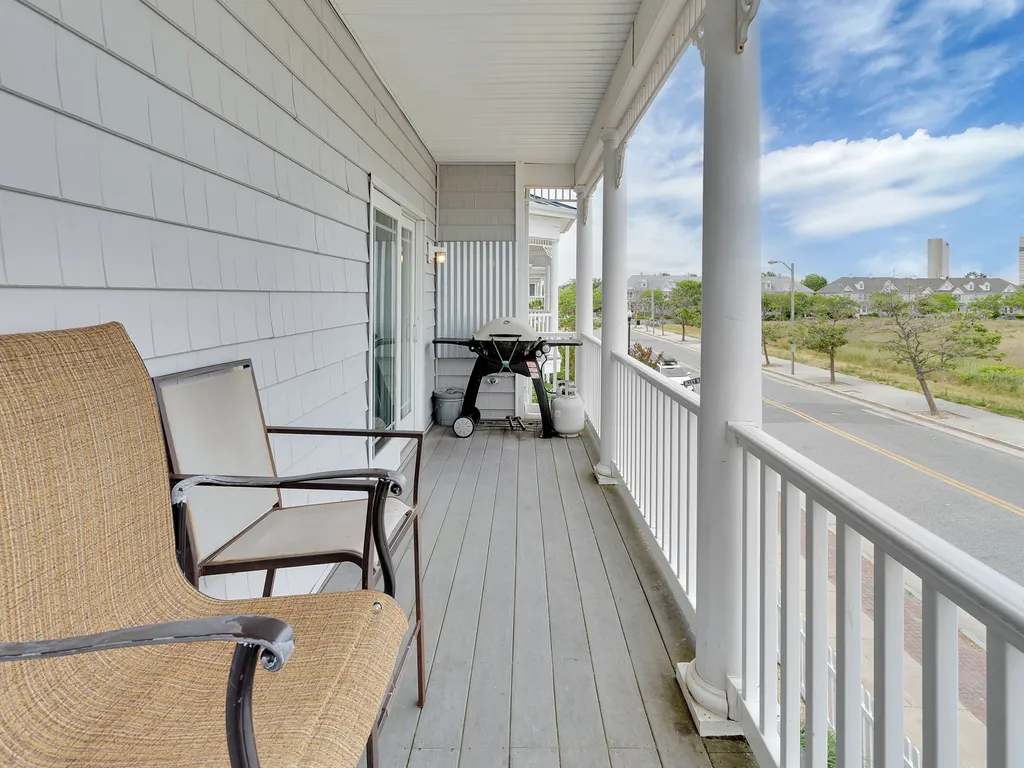 ❤️ Enjoy a Barbeque with family and friends on the outside Deck! 