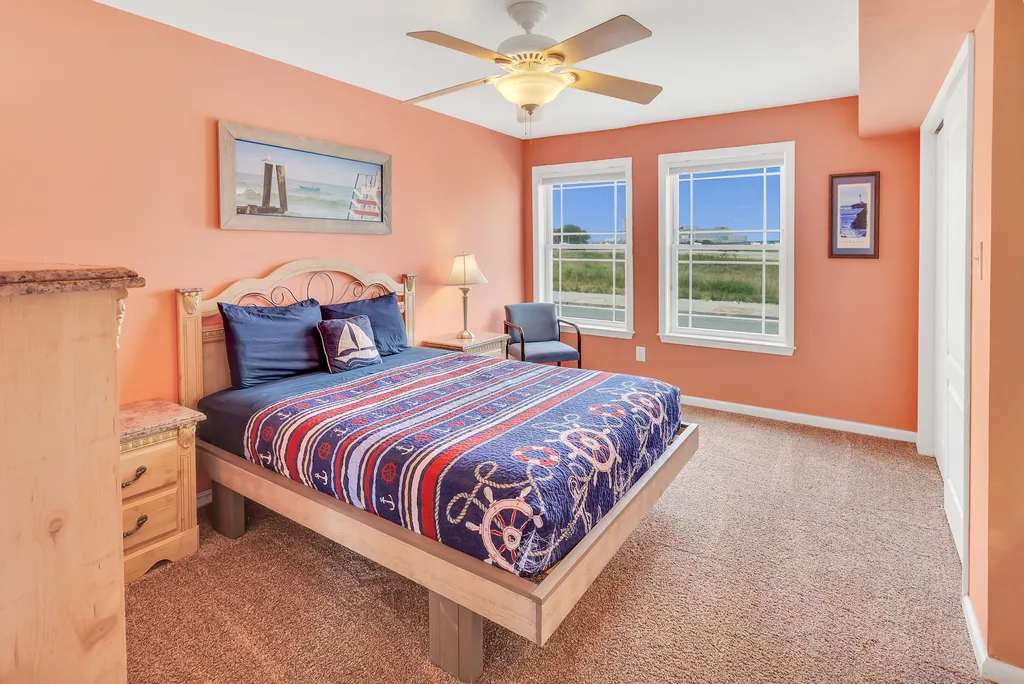 ❤️ Get a Great Nights Rest in the Large Bedroom on the 1st floor! 