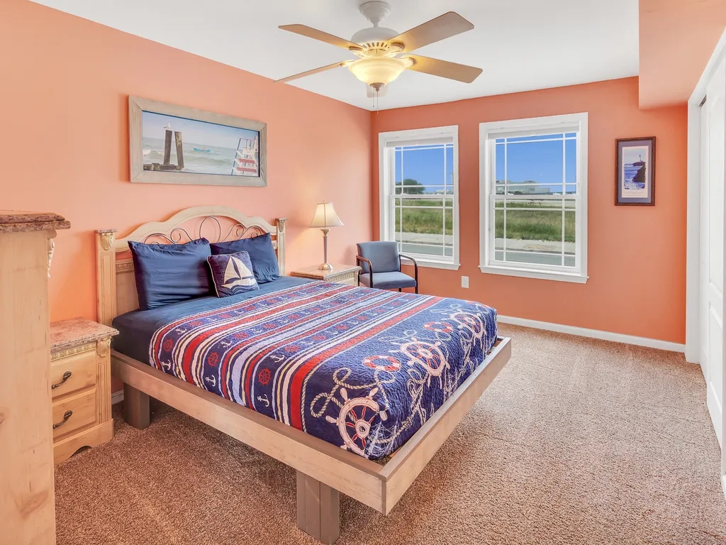 ❤️ Get a Great Nights Rest in the Large Bedroom on the 1st floor! 