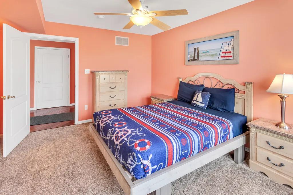 ❤️ Get a Great Nights Rest in the Large Bedroom on the 1st floor! 