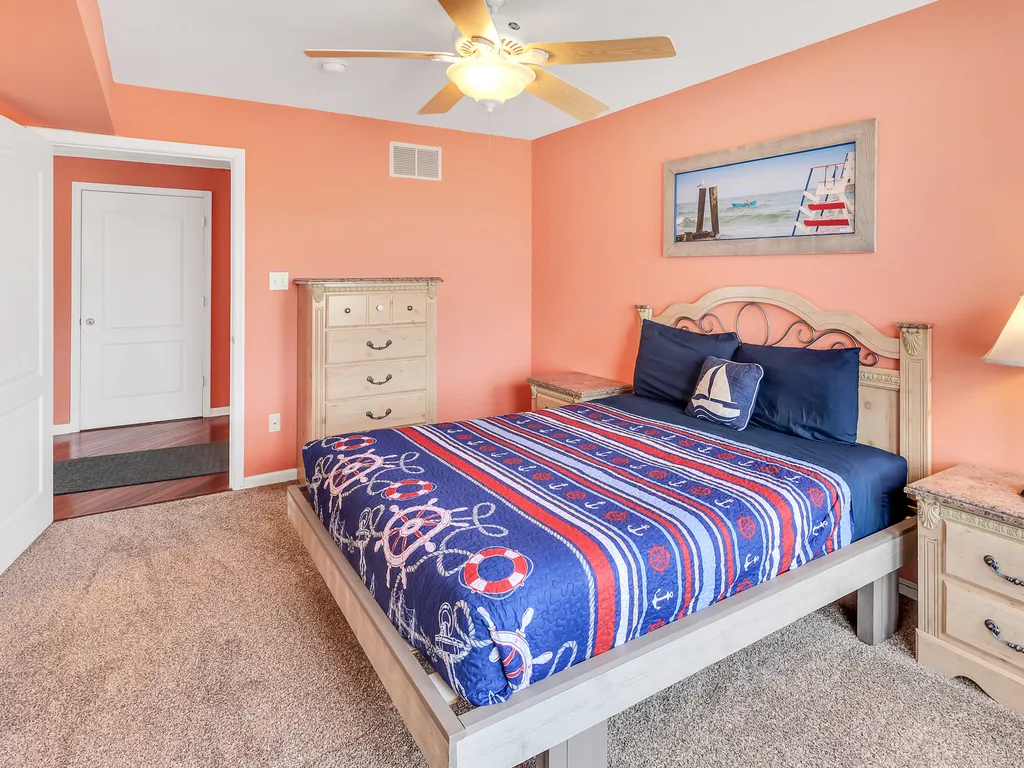 ❤️ Get a Great Nights Rest in the Large Bedroom on the 1st floor! 