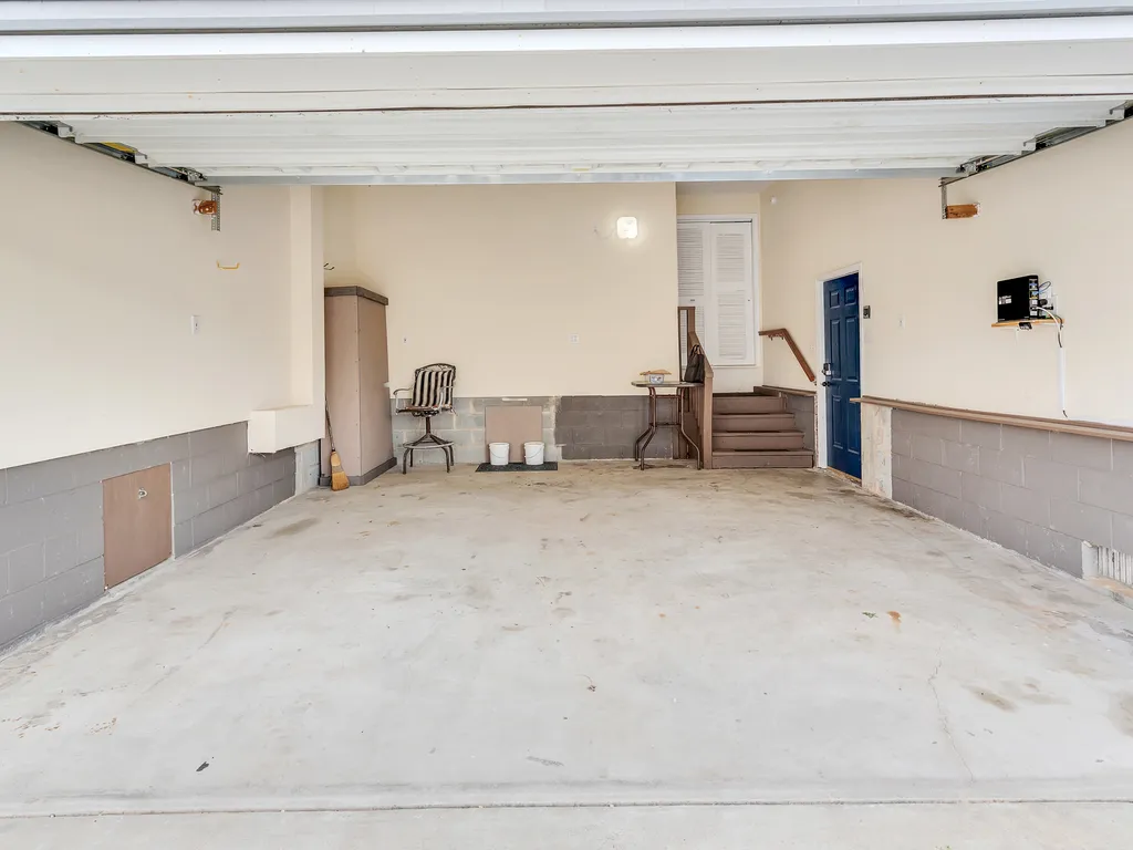 ❤️ Very large private garage for your vehicles and beach gear storage!