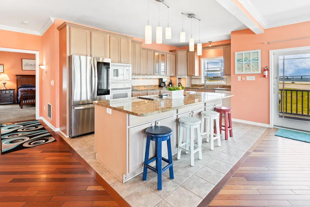 ❤️ Exquisite Gourmet Kitchen, The Island is HUGE!