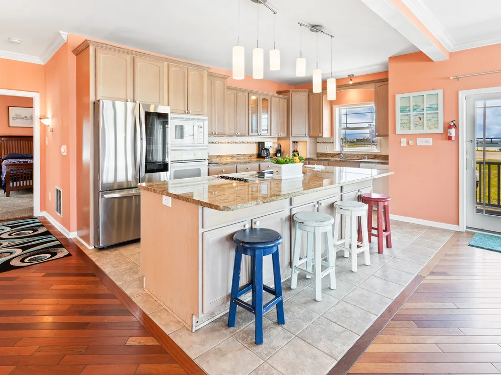 ❤️ Exquisite Gourmet Kitchen, The Island is HUGE!
