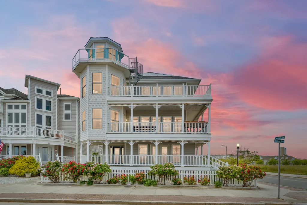 ❤️ Welcome to your custom built &amp;ldquo;Corner Beach House&amp;rdquo;! Best views in the area! 