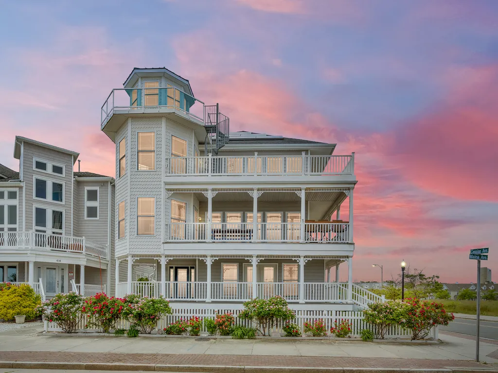❤️ Welcome to your custom built &amp;ldquo;Corner Beach House&amp;rdquo;! Best views in the area! 