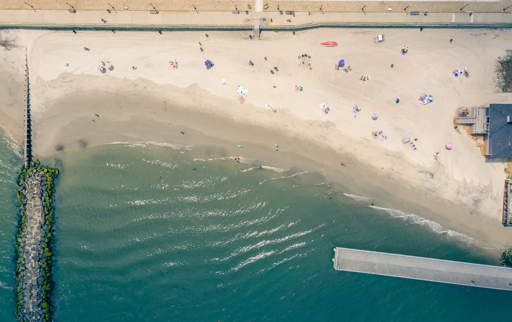 ❤️ The beach is literally across the street from the Corner Beach House! 